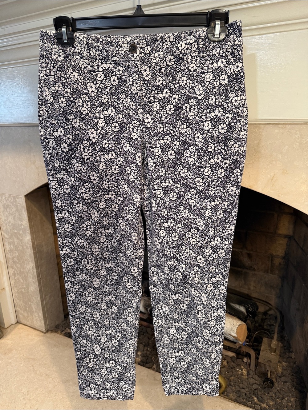Talbots Navy and White Floral Cropped Pants size 10